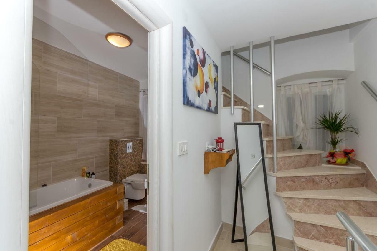 Dalmatinska Kuca Blanka Vila Kaštela Exterior foto